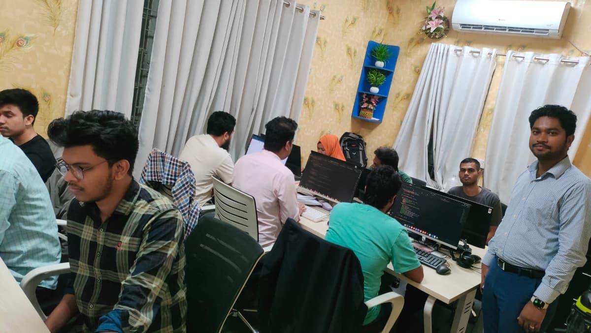 প্রফেশনাল ড্রাইভারদের জন্য রিয়েল-টাইম ট্র্যাকিং ও মনিটরিং সিস্টেম